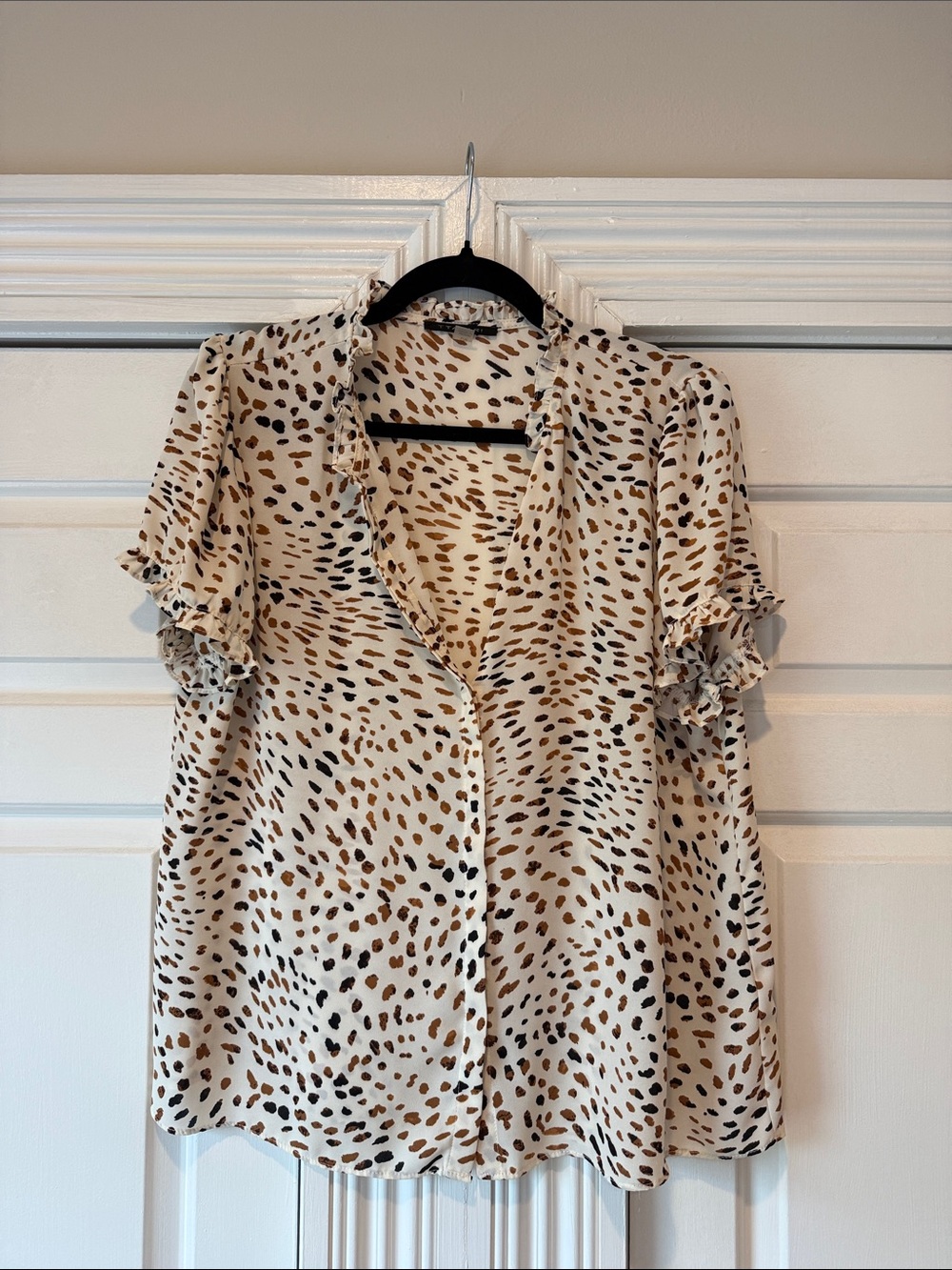 T Tahari Cream Leopard-Spot Flutter Sleeve Blouse